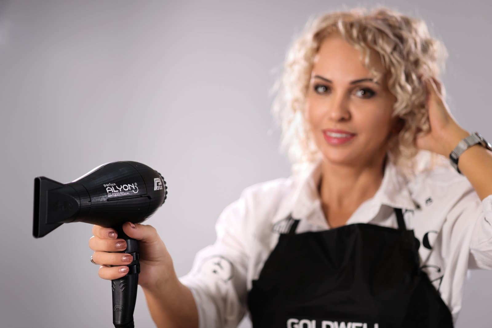 Интериорът на салон Euphoria Hair & Beauty Bar в кв. Левски, Варна